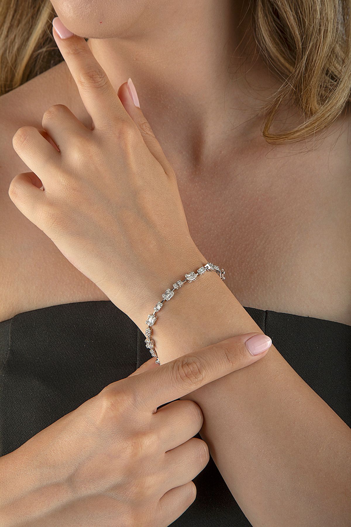 925 Ayar Gümüş Aralıklı Baget Taşlı Su Yolu Bileklik