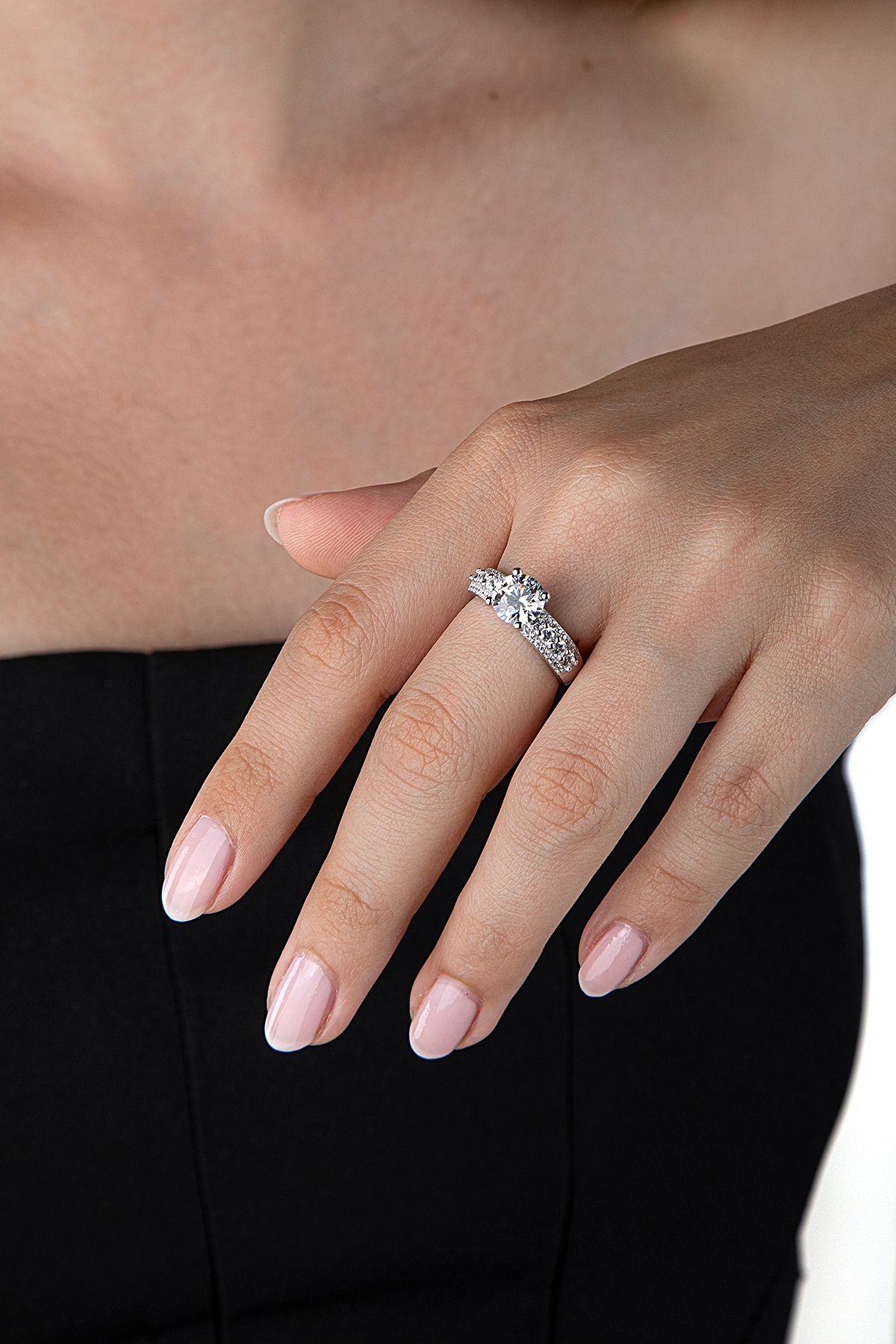 925 Ayar Gümüş Kalın Bantlı 8mm Yuvarlak Kesim Tektaş Yüzük