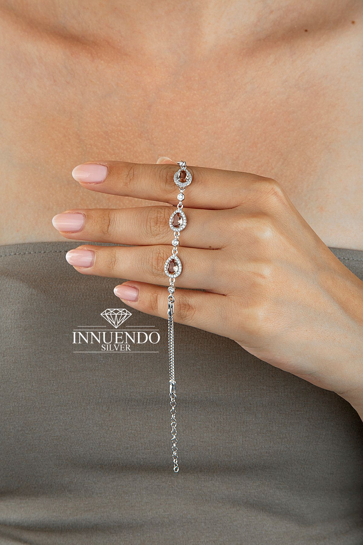 925 Ayar Gümüş Damla Kesim Taş Çerçeveli Sultanit Taşlı Kutu Zincirli Bileklik