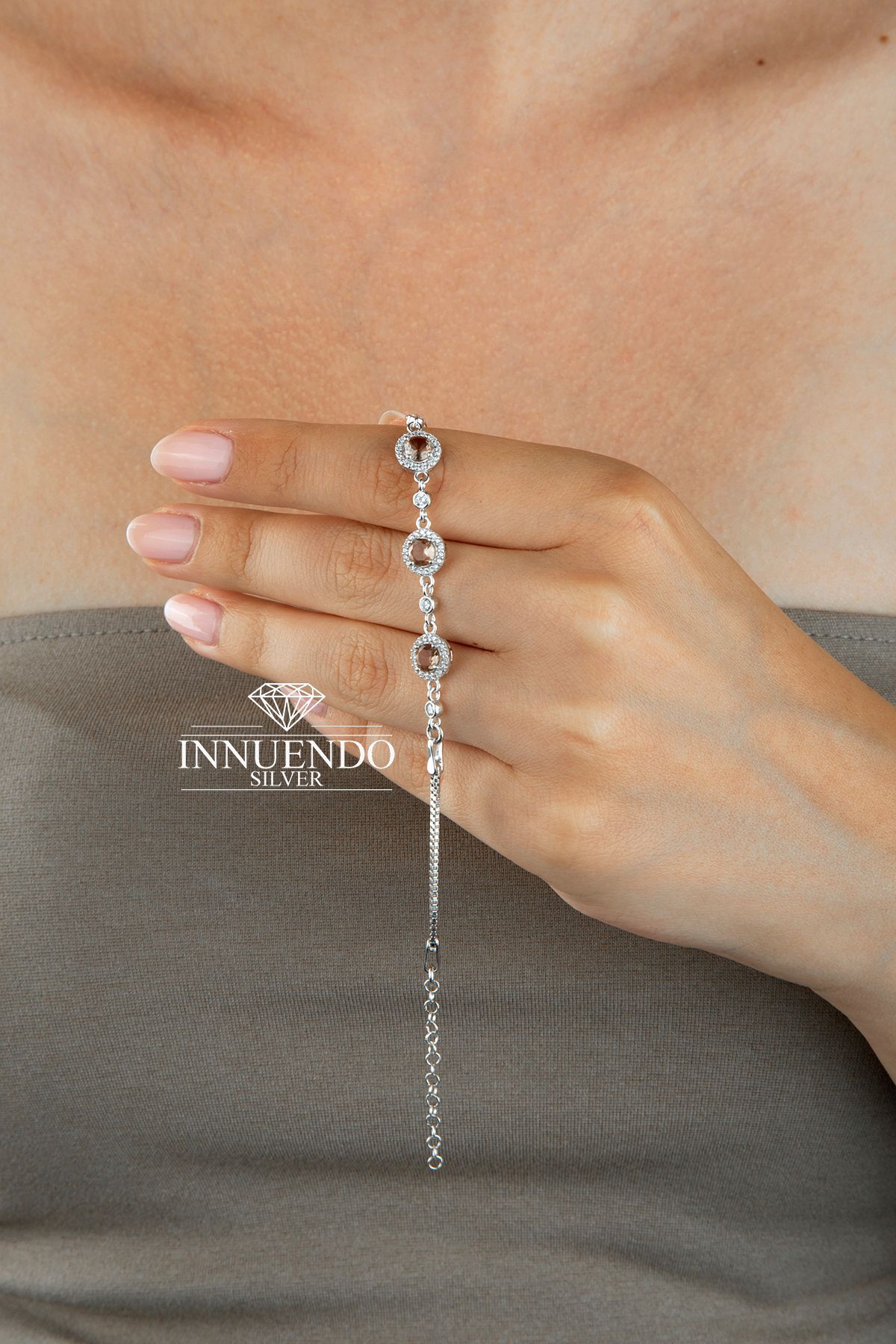 925 Ayar Gümüş Yuvarlak Kesim Taş Çerçeveli Sultanit Taşlı Kutu Zincirli Bileklik