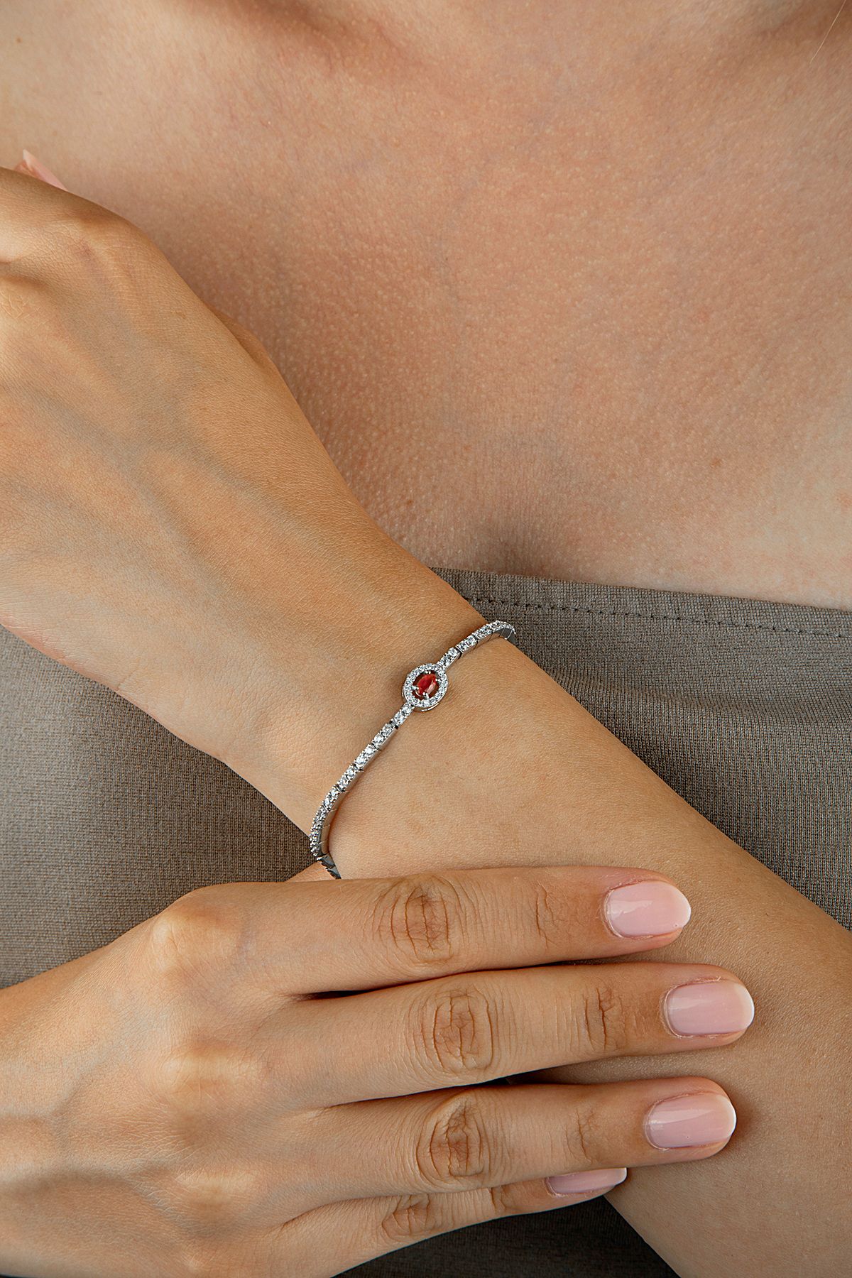 925 Ayar Gümüş Oval Taşlı Çerçeveli Pembe Oval Kesim Taşlı Su Yolu Bileklik