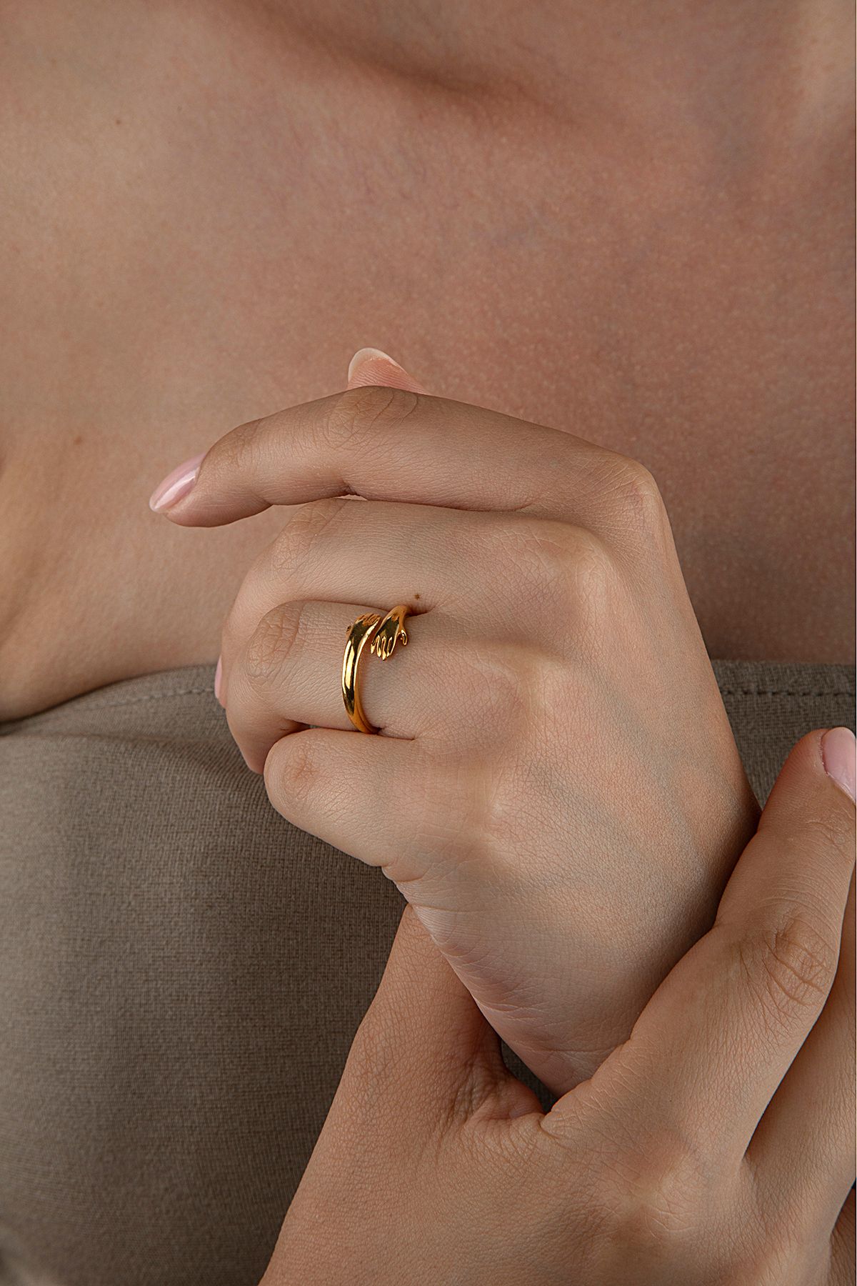 Altın Kaplama 925 Ayar Gümüş Sarılan El - Sevgi Yüzüğü