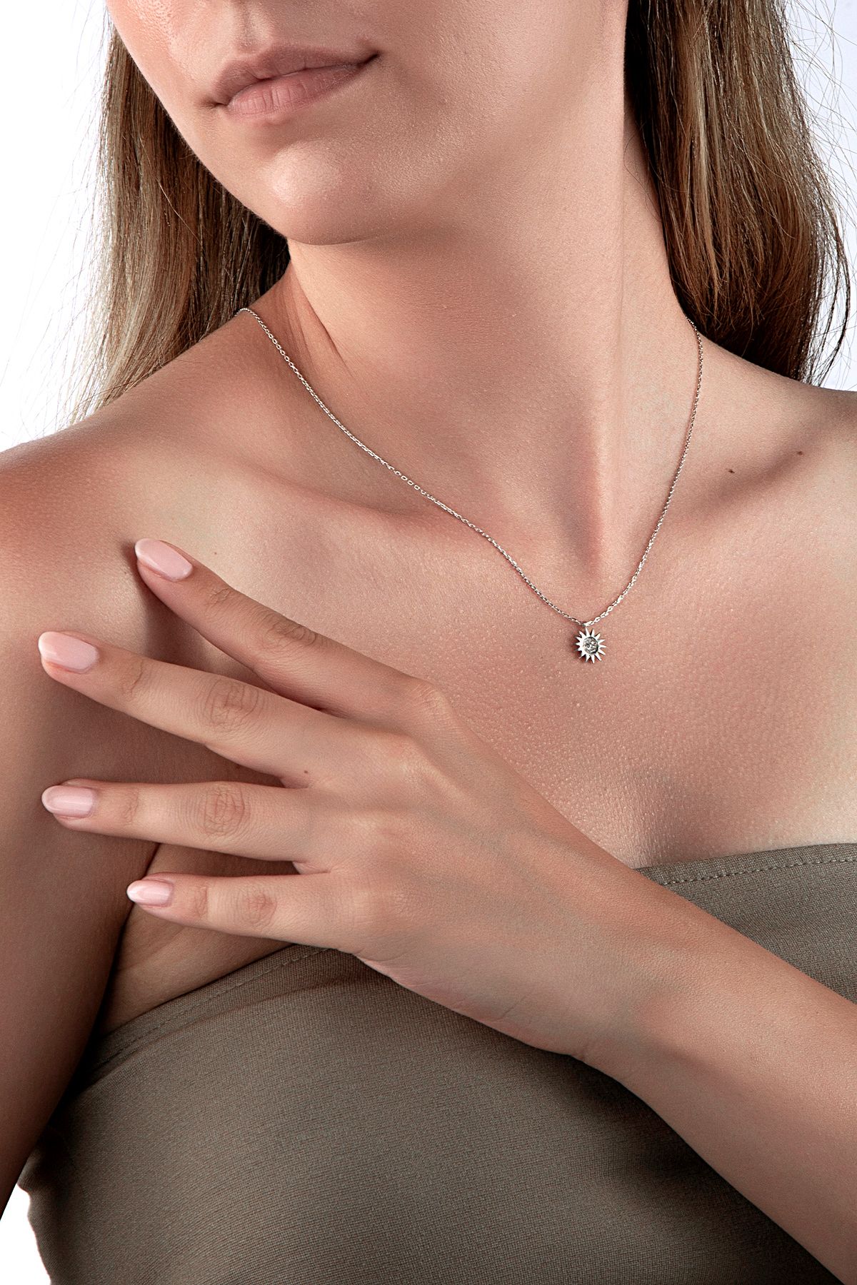 925 Ayar Gümüş Güneş Motifli Taşlı Minik Kolye