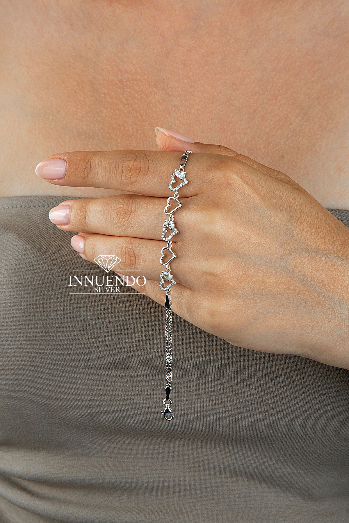 925 Ayar Gümüş Beşli Kalp Motifli Taşlı Kutu Zincirli Bileklik