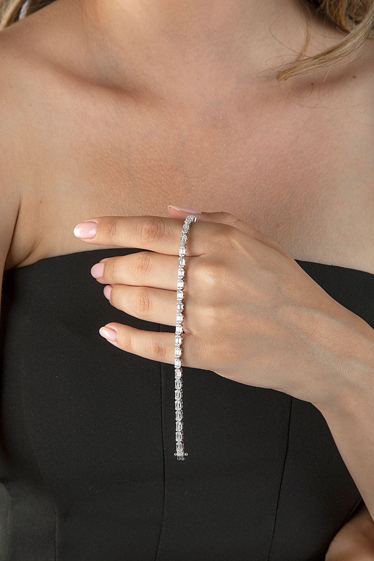 925 Ayar Gümüş Sıralı Baget Taşlı Su Yolu Bileklik